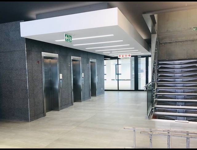 21M² SERVICED OFFICE TO LET IN VORNA VALLEY